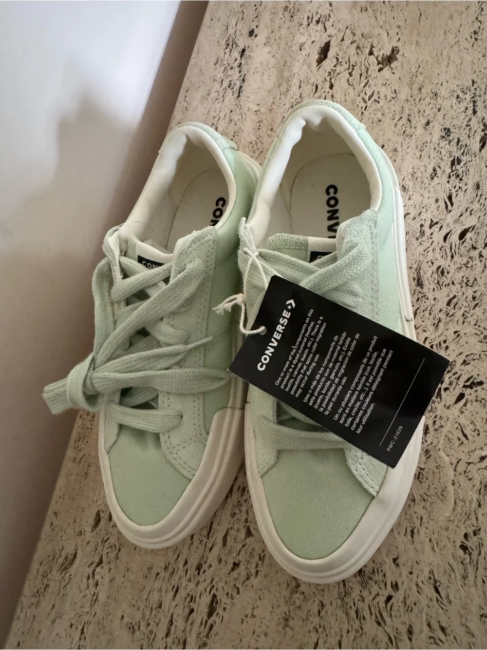 Converse Women's Chuck Taylor All Star Cruise Shoes. Size M6/W7.5